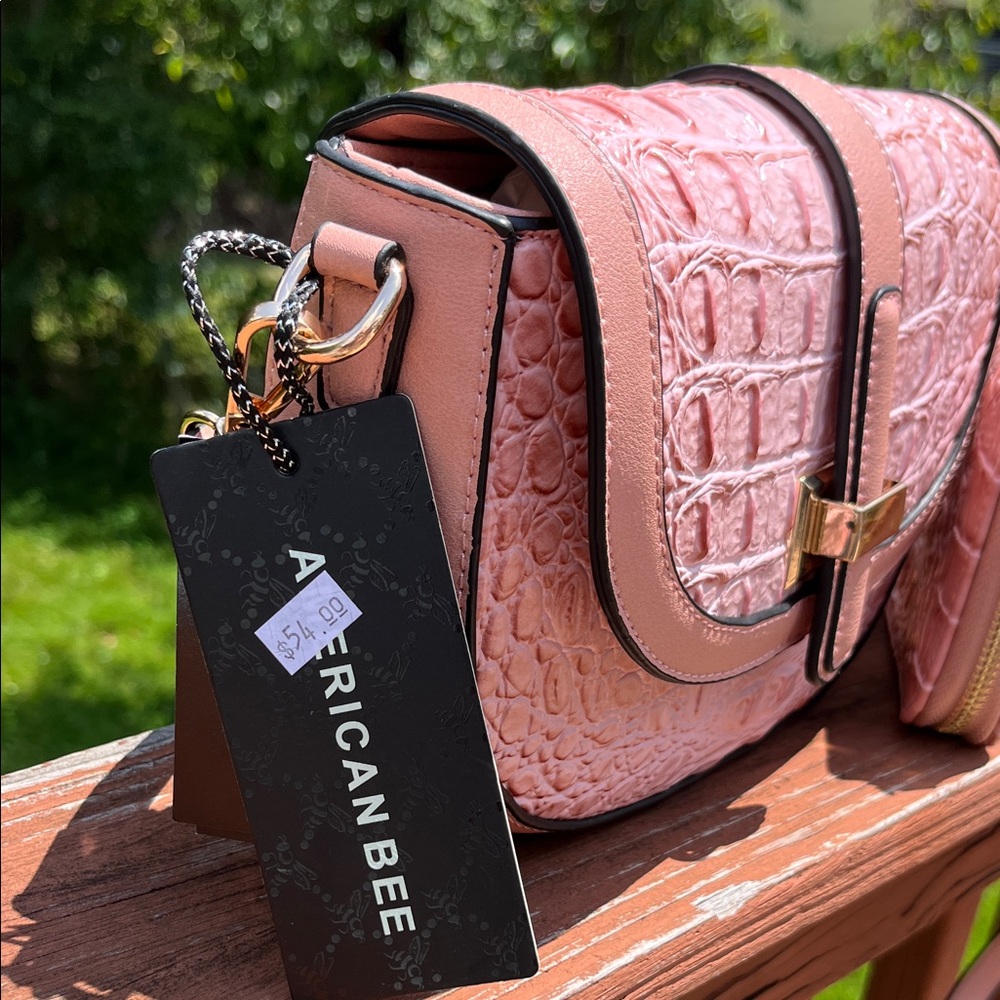 Chic Pink Croc-Embossed Crossbody Bag with Pouch - Picture 2 of 6